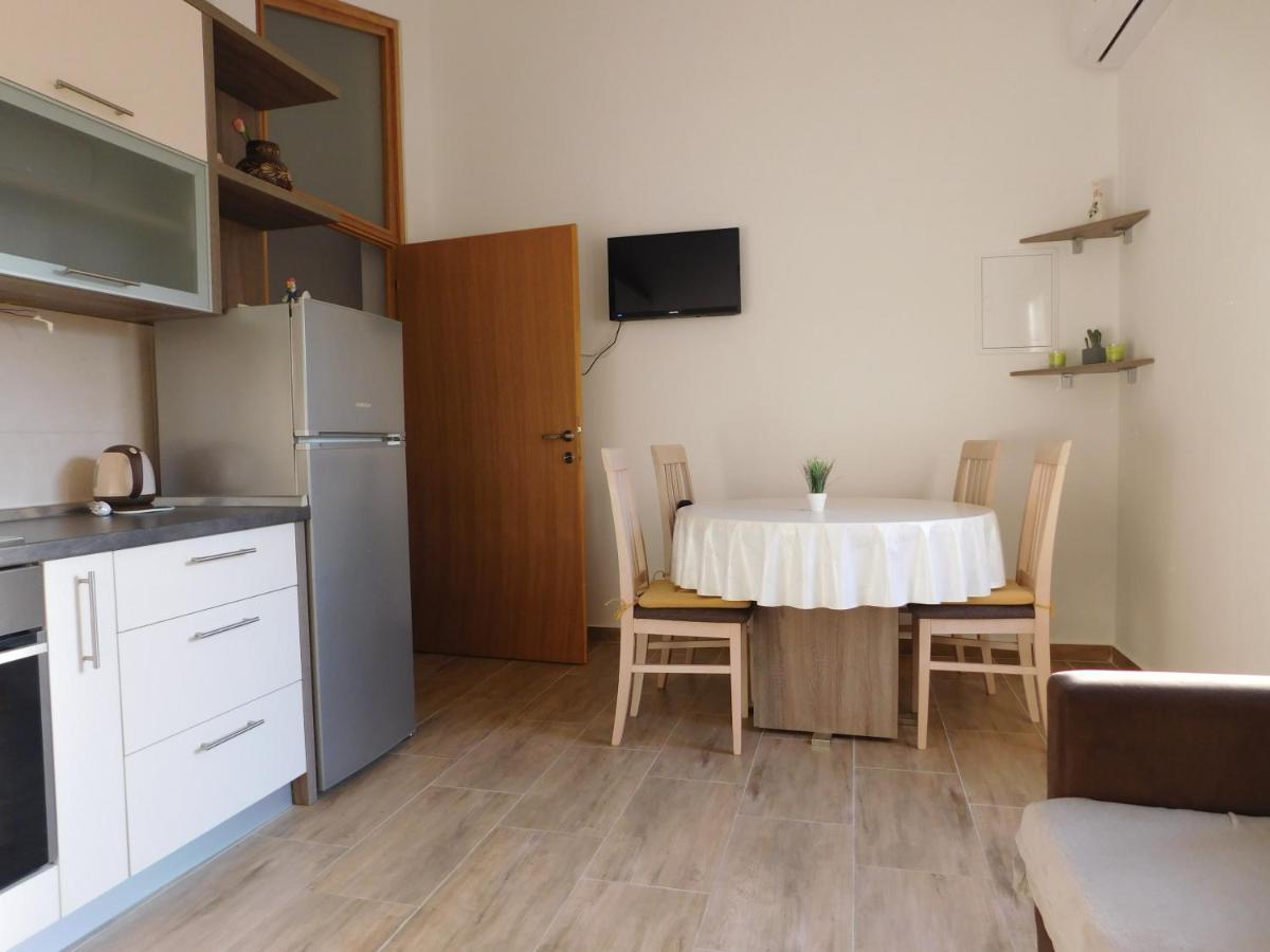 Apartments Zile Starigrad Paklenica Ngoại thất bức ảnh